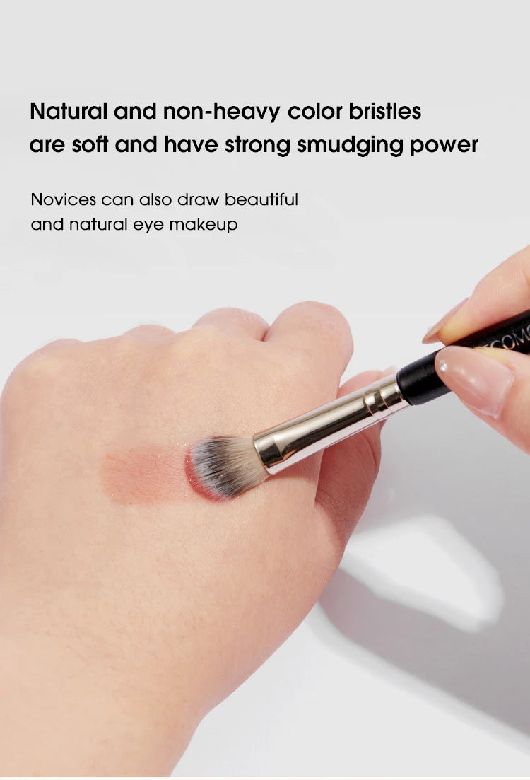 Double-Headed Eyeshadow Brush for Makeup Beginners