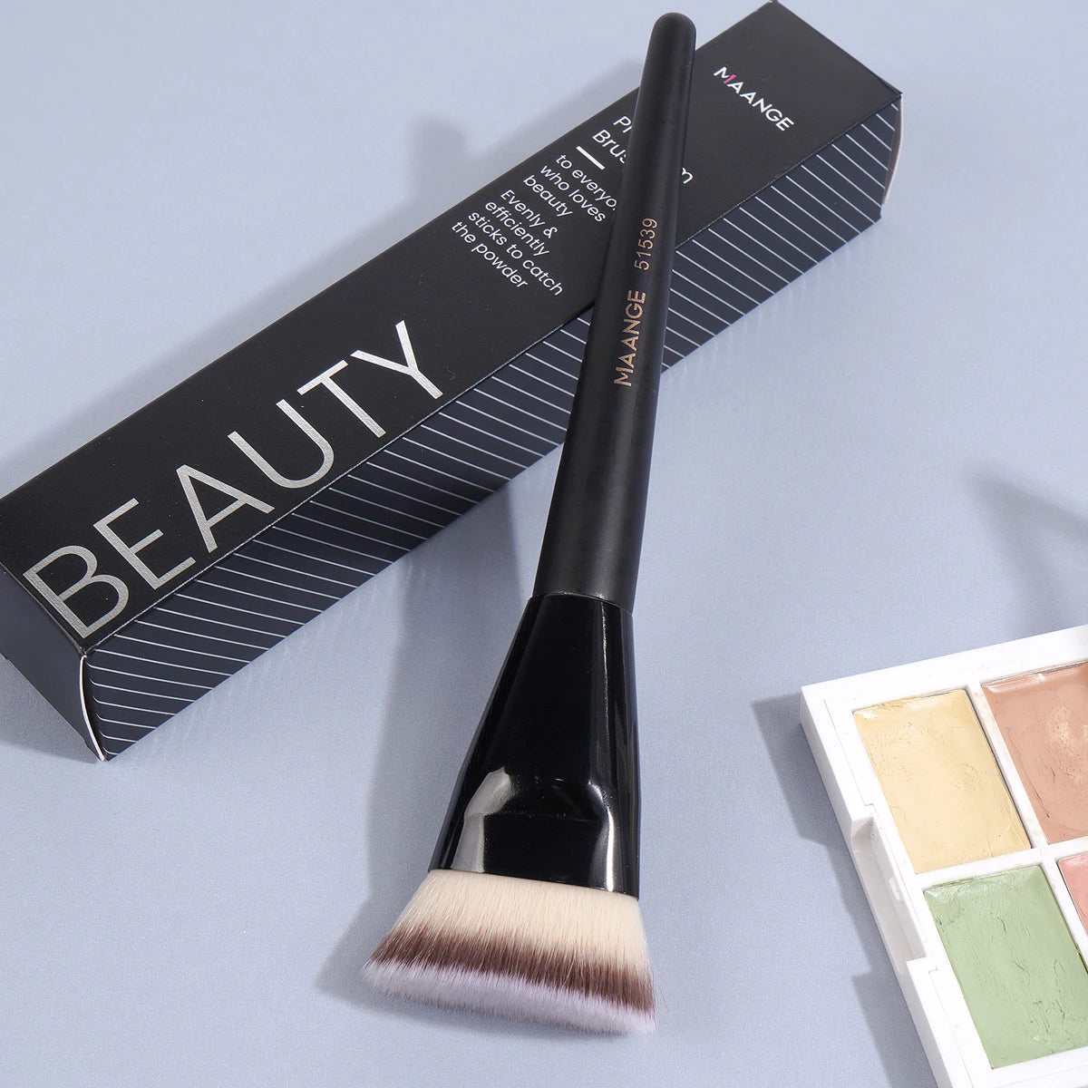 Flat Head Foundation Brush with Case