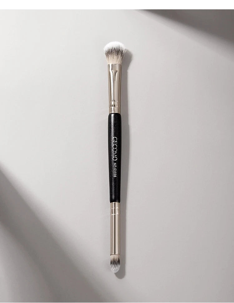 Double-Headed Eyeshadow Brush for Makeup Beginners