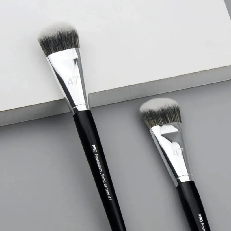 Professional Foundation Brush 47 – Broom Head Makeup Tool