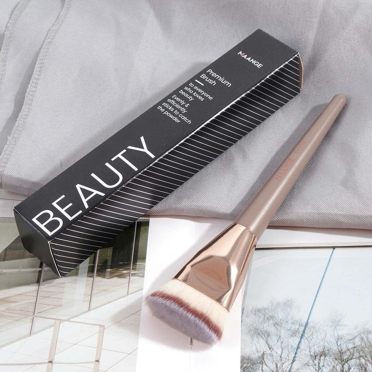 Flat Head Foundation Brush with Case