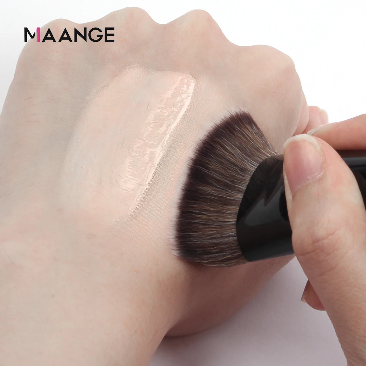 Flat Head Foundation Brush with Case