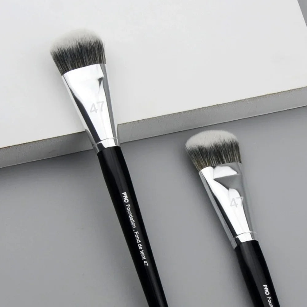 Professional Foundation Brush 47 – Broom Head Makeup Tool