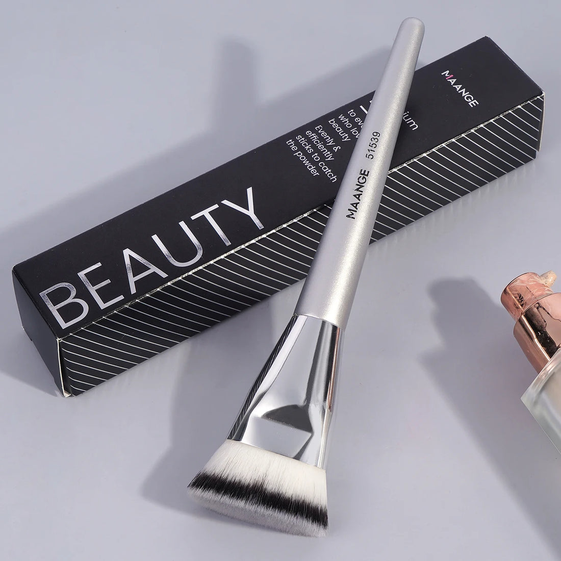 Flat Head Foundation Brush with Case